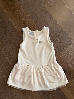 Girls Calvin Klein cream dress/top. Size:3T. Gently Used.
